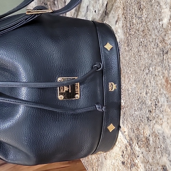 MCM EUC Vintage Drawstring Black Gold Hardware Leather Bucket Bag Crossbody - Picture 3 of 7